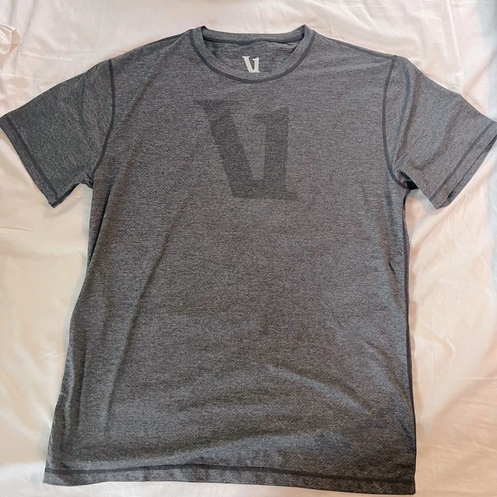 Vuori men’s tee